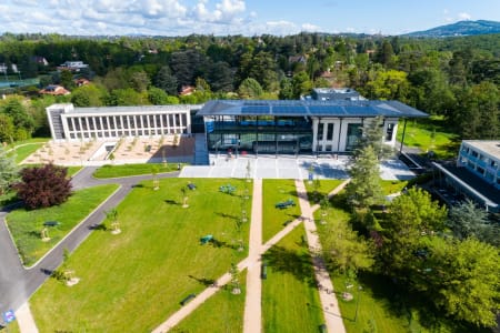Vue d'ensemble du Campus Région du Numérique et ses espaces verts
